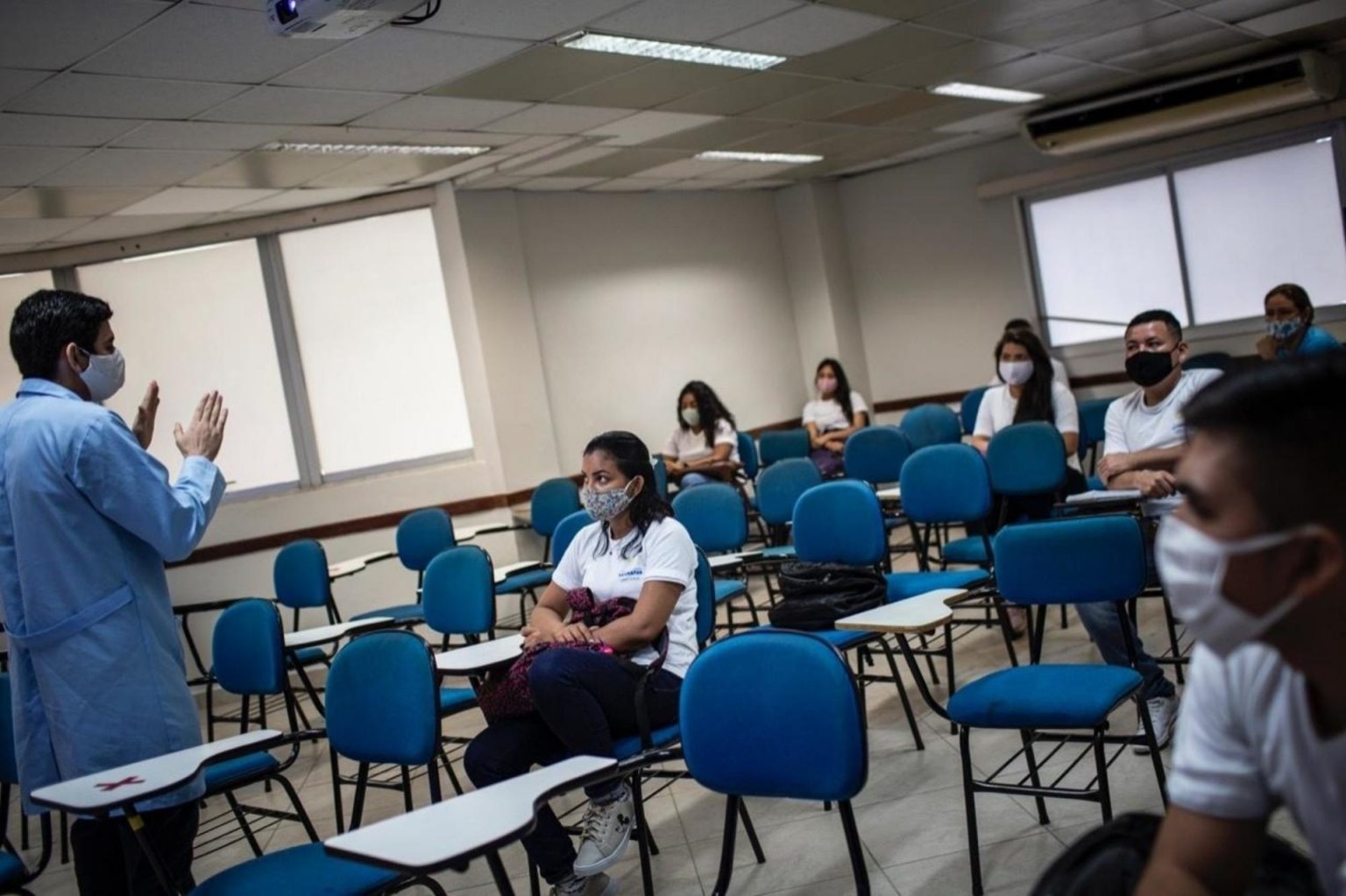 Manaus anuncia retorno 100 presencial das aulas neste mês