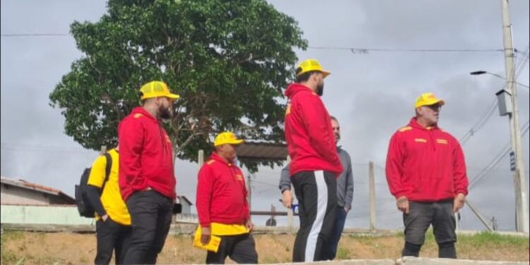 Alexandre Frota e equipe em Cruzeiro-SP