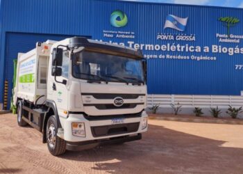 BYD ET8 - Caminhão de coleta estacionado