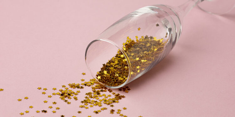 Anvisa emite alerta para quem usa glitter na comida — Descubra os riscos!