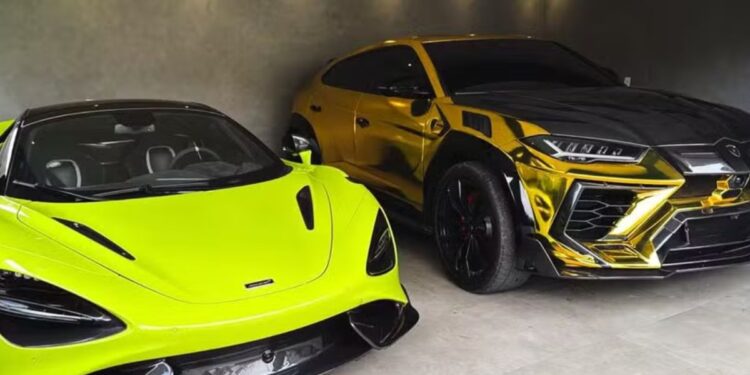 Carros de Buzeira na garagem