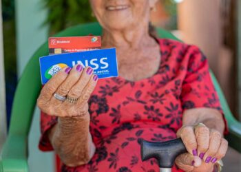 Auxílio de R$ 1.518 está disponível para idosos com 65, 66, 67, 68, 69 e 70 anos