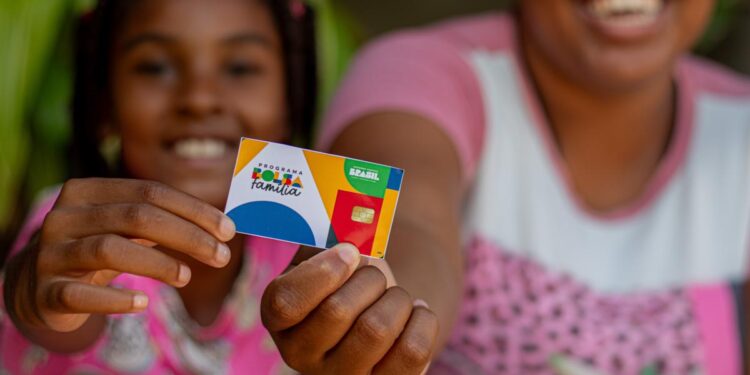 Bolsa Família libera novo benefício adicional em novembro de 2025!