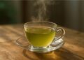 Chá de planta comum no Brasil tem 6 benefícios comprovados para a saúde