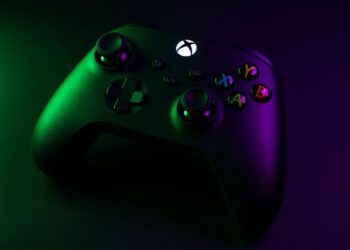Um controle do Xbox usado para acessar o serviço de nuvem da Microsoft