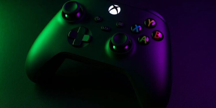 Um controle do Xbox usado para acessar o serviço de nuvem da Microsoft