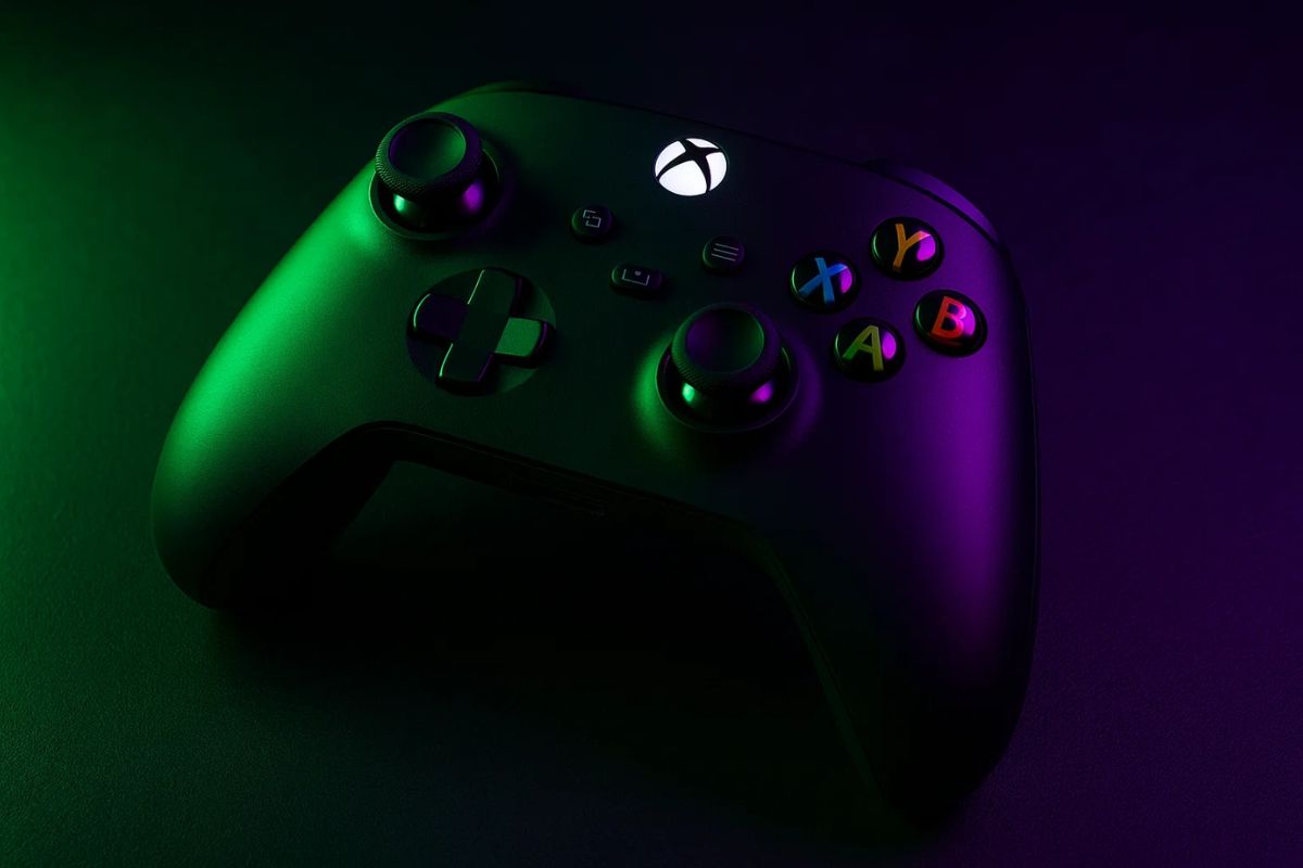 Um controle do Xbox usado para acessar o serviço de nuvem da Microsoft
