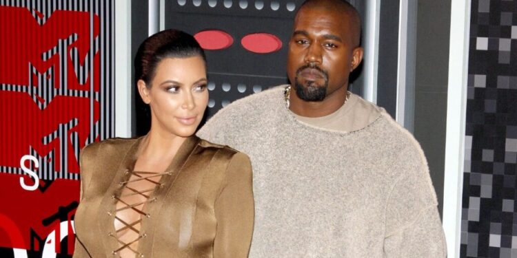 Kim Kardashian confessa ter vivido Síndrome de Estocolmo ao lado de Kanye West — entenda o que é essa “doença”