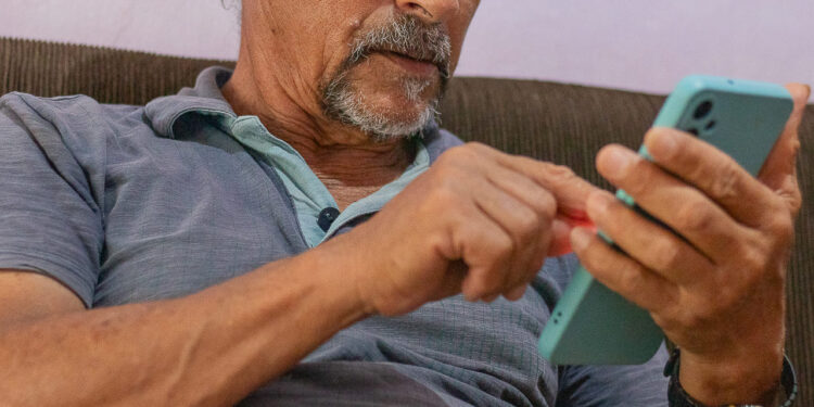 Golpe do WhatsApp falso: Anatel faz alerta para quem usa o app