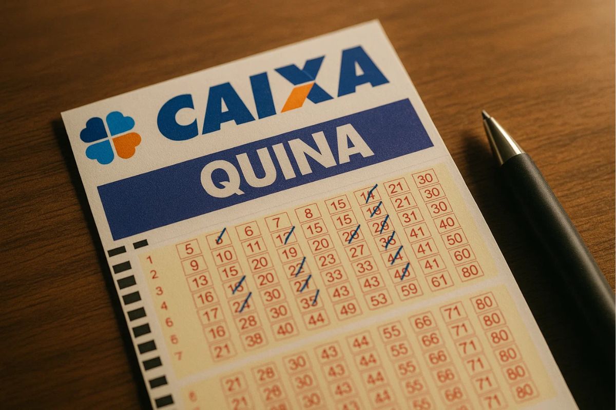 Um bilhete da loterias caixa - Quina