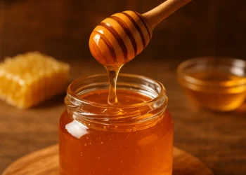 Especialista ensina como identificar se o mel de abelha é falsificado ou está bom para consumo