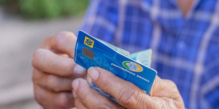 Brecha do INSS: Você pode se aposentar antes dos 30 anos