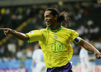 Ronaldinho Gaúcho está de volta ao futebol! Mas em uma nova posição; entenda