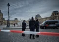 Cenário de filme: Por que é tão difícil desvendar o roubo do Louvre em Paris?
