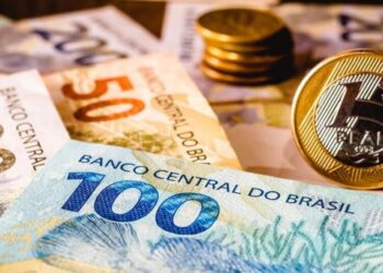 Trabalhadores celebrarão aumento de R$ 113 no salário em três meses!