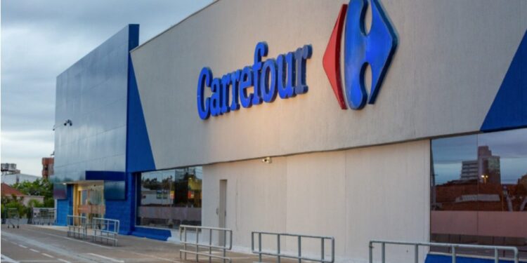Carrefour anuncia venda 700 lojas em país sul americano e levanta suspeitas de problemas financeiros