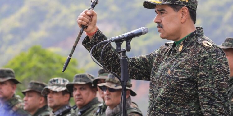 Venezuela sofre pressão dos EUA e ataque militar pode sobrar até pro Brasil