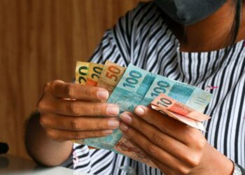 13º salário: Quando a empresa vai depositar a primeira parcela?