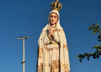 Estátua de Nossa Senhora na cidade de Crato