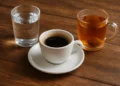 Como a combinação de água, café e chá pode ajudar na sua longevidade