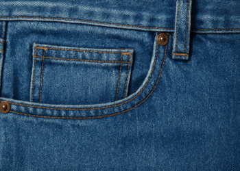 Por que esse “bolsinho” da calça jeans existe e qual é sua função hoje