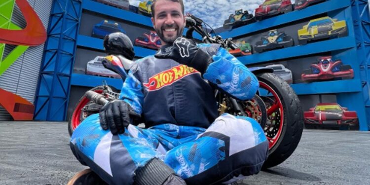 Acidente Beto Carrero: O que se sabe sobre o piloto que morreu no show da HotWheels