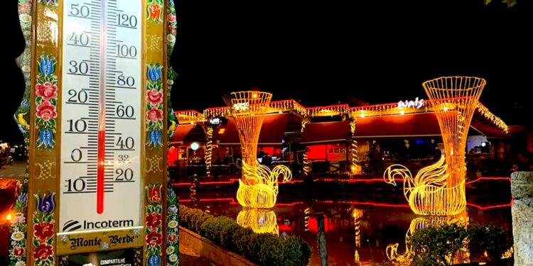 Nem Gramado, nem Campos do Jordão: cidade mineira reúne decoração de Natal, frio e gastronomia