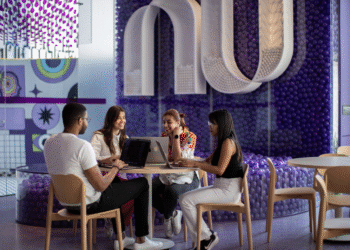 Nubank encerra trabalho remoto e adotará modelo híbrido em 2026