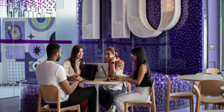 Nubank encerra trabalho remoto e adotará modelo híbrido em 2026