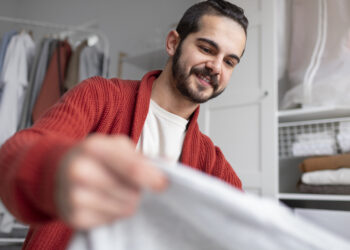 Como passar roupa social sem queimar? Dicas para não rasgar seu look do final de ano