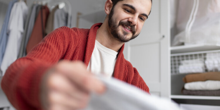 Como passar roupa social sem queimar? Dicas para não rasgar seu look do final de ano