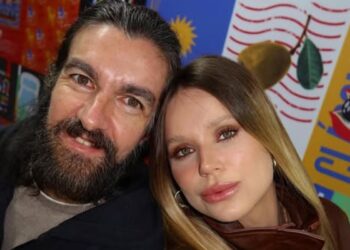 Armandinho ao lado da esposa