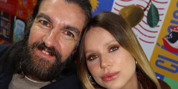 Armandinho ao lado da esposa