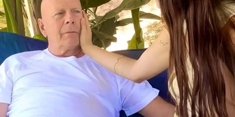 Bruce Willis ao lado da filha