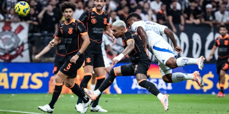 Jogo de uma semifinal da Copa do Brasil, do Corinthians e Cruzeiro
