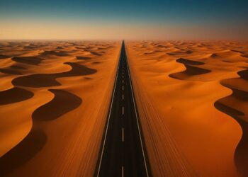 Imagem de uma estrada reta no meio do deserto