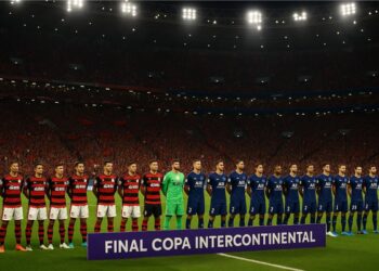 Time do Flamengo e do PSG no campo da Final da Copa Intercontinental