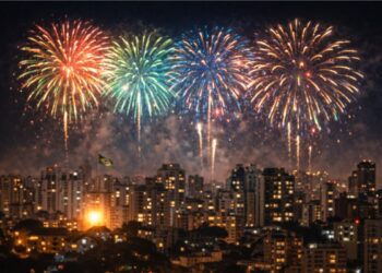 Fogos de artifício silenciosos no céu
