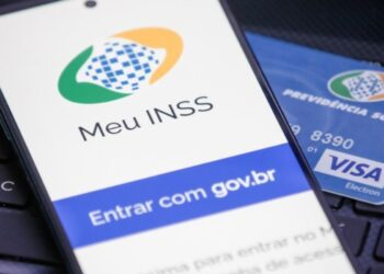 Aplicativo Meu INSS na tela do celular