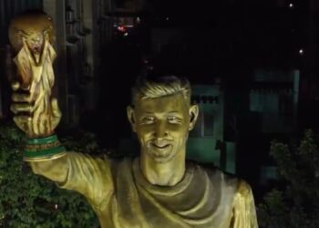 Estátua do Messi