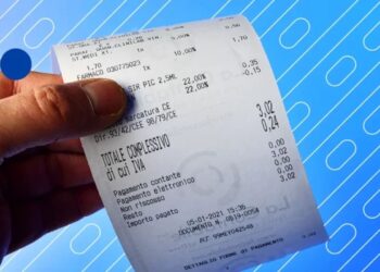 Nota discal em uma mão