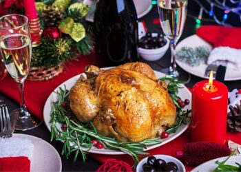 Peru de natal no meio da ceia