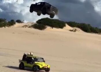 Picape que voou nas dunas