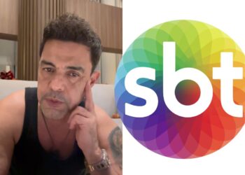 Zezé Di Camargo ao lado do logo do SBT