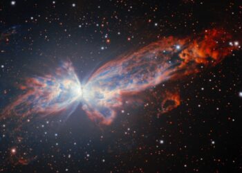 Borboleta cósmica aparece no céu e surpreende até os cientistas! Veja também