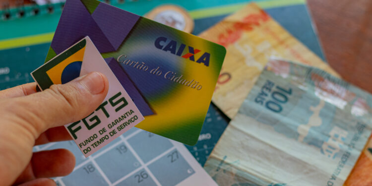 Dinheiro na conta! FGTS retido começa a ser liberado e você pode ser contemplado