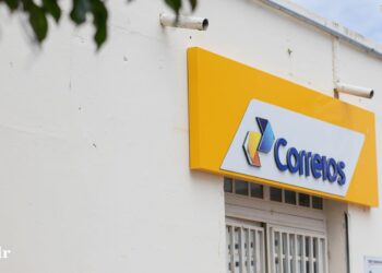 Correios anunciam plano de demissão para 15 mil funcionários