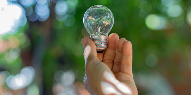 Ventania causa falta de energia em SP: saiba os seus direitos