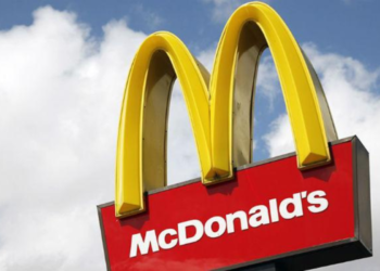 ouca gente sabe mas o McDonalds não vende sorvete no Brasil