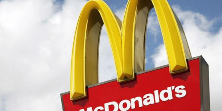 ouca gente sabe mas o McDonalds não vende sorvete no Brasil
